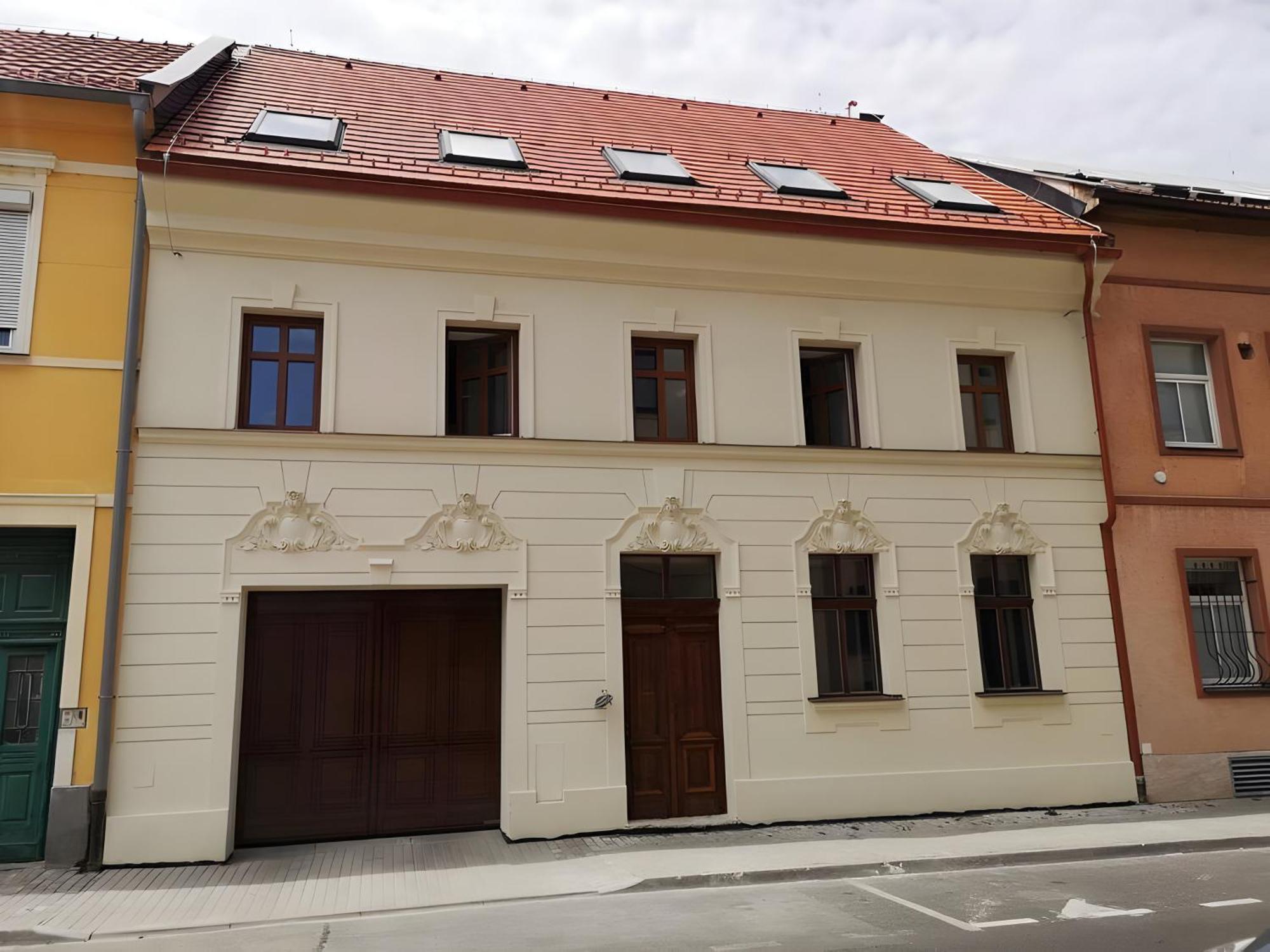Beautiful New Apt In Old Town Near Train Station - Free Parking Bratislava Bagian luar foto