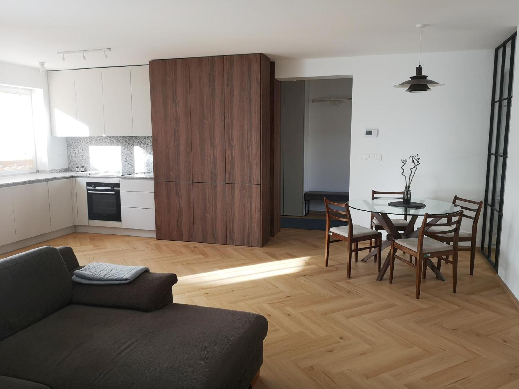 Beautiful New Apt In Old Town Near Train Station - Free Parking Bratislava Bagian luar foto