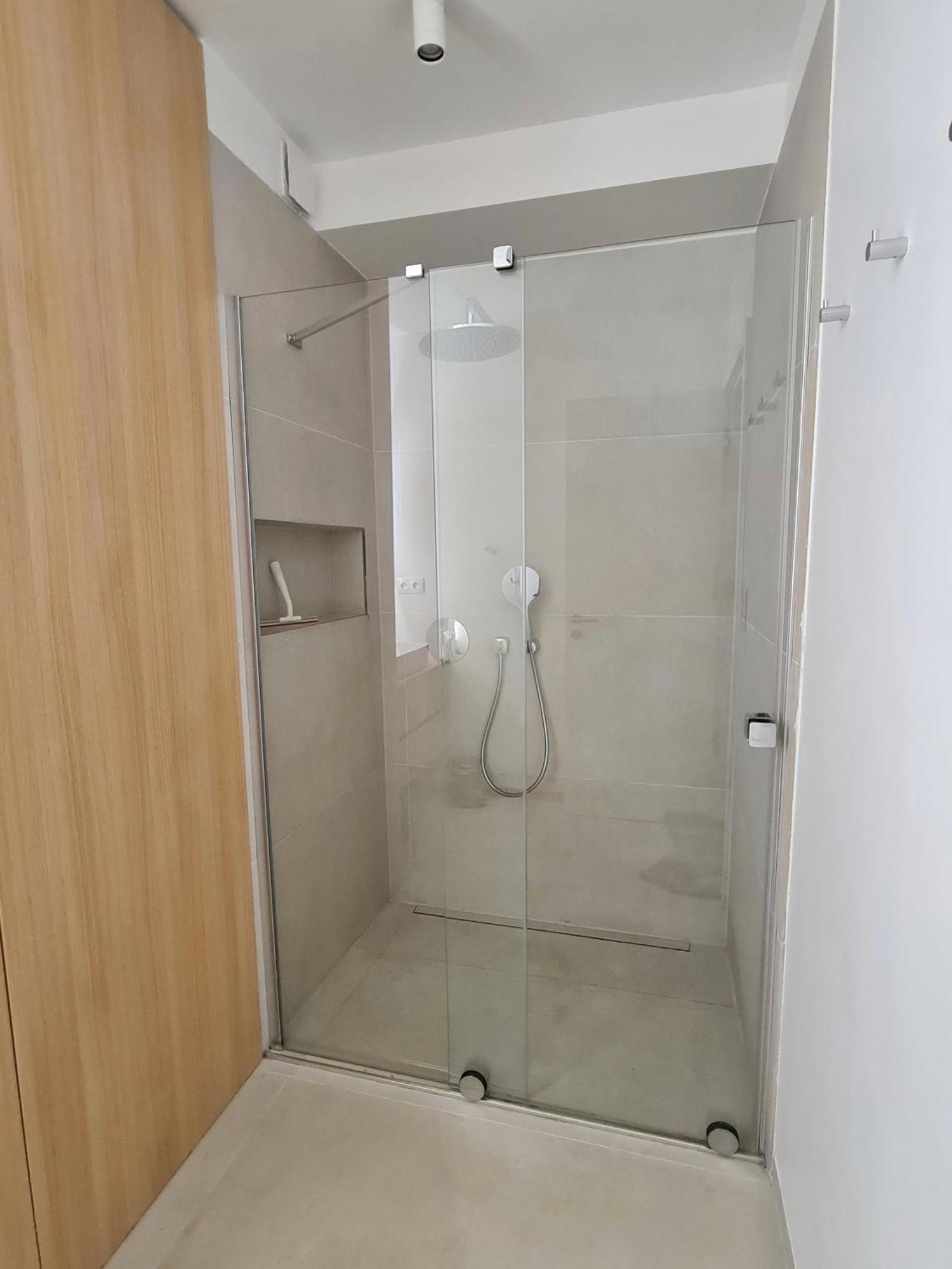 Beautiful New Apt In Old Town Near Train Station - Free Parking Bratislava Bagian luar foto